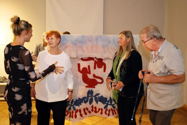 Die neue »Gewebe« Ausstellung« ist noch bis 11. November kostenlos in der Villa Schindler zu sehen. Es handelt sich dabei um ein interdisziplinäres Projekt von drei jungen Tiroler Kunststundent/-innen. | Foto: MG Telfs/Hackl