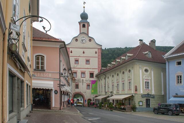 Bild 09 (# 8251) Stadtbefestigung Gmünd - Unteres Tor: das heute als Stadtturm bezeichnete Untere Tor ist ein rechteckiger viergeschossiger Torturm mit einer rundbogigen tonnengewölbten Durchfahrt. Die heutige Form geht auf das beginnende 16. Jahrhundert zurück. | Foto: © by Ing. Günter Kramarcsik