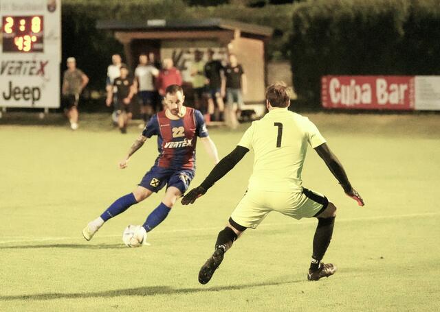 4:0-Sieg von Bruckhäusl (blau/rot) im Derby gegen Söll. | Foto: Schwaighofer