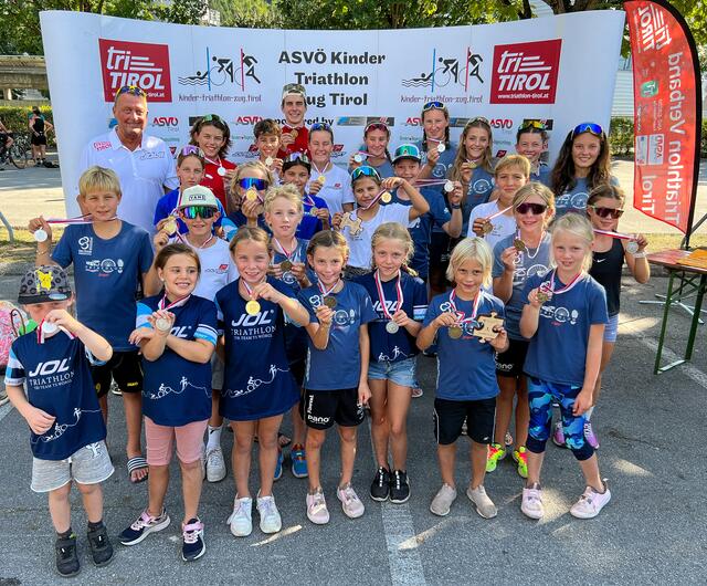 Die letzten Tiroler Meisterschaftsmedaillen wurden beim Finale des „ASVÖ Euregio Kinder Triathlon Zug 2023“ am Baggersee in Innsbruck vergeben! | Foto: ASVÖ Tirol/ Skamen