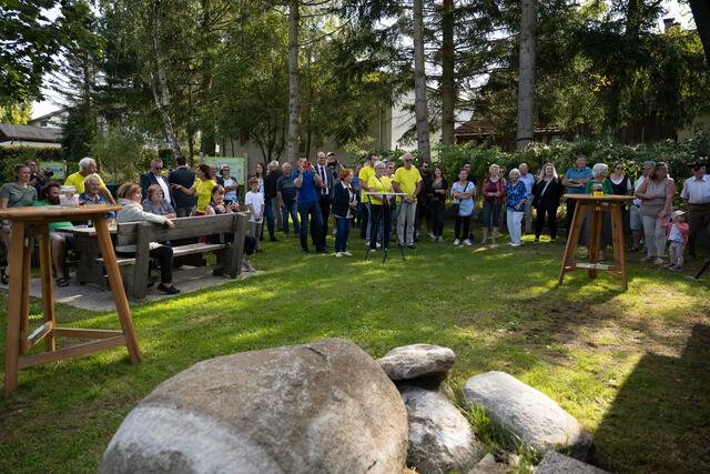 Jede Menge Gäste bei der Eröffnung. | Foto: Raphaela Weinstabl