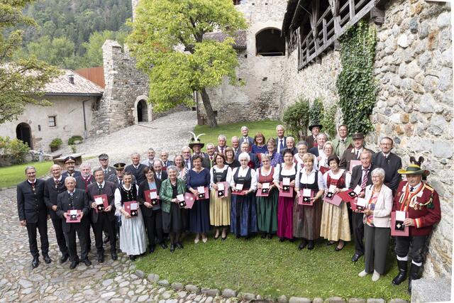 47 Personen aus Tirol und Südtirol wurden heute mit dem Verdienstkreuz des Landes Tirol ausgezeichnet. | Foto: © Land Tirol/Die Fotografen