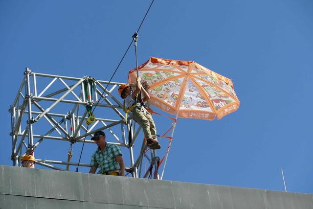 Mit dem Flying Fox ging es schnell hinunter. | Foto: Erwin Graf