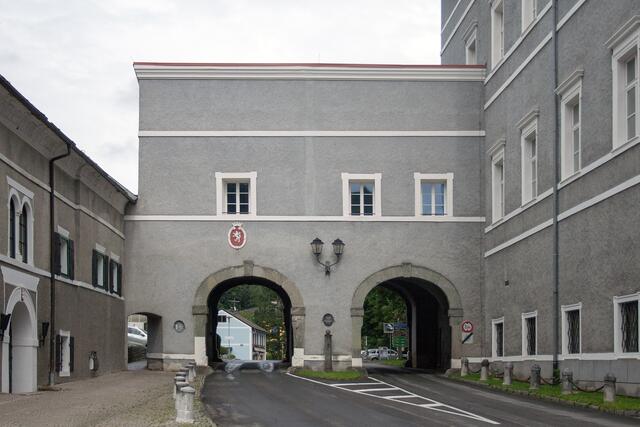 Bild 34 (# 8285): der Bau eines Stadtschlosses in Gmünd begann in der Zeit von 1607–1615 und wurde um rund 1620–1625 fast abgeschlossen. Unter Christoph von Lodron wurde das Schloss von 1651–1654 fertig gestellt. Seit der 1960-er Jahre wird das Gebäude bis heute als Schule und Bibliothek genutzt. | Foto: © by Ing. Günter Kramarcsik