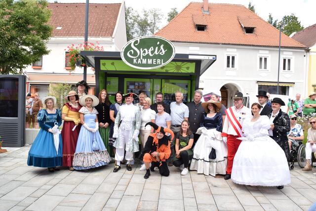 Am Samstag gab es in Kindberg gleich doppelten Grund zur Freude: Neben dem traditionellen Zunftbaumfest wurde außerdem das Speiskammerl am Hauptplatz eröffnet. | Foto: Selina Duran