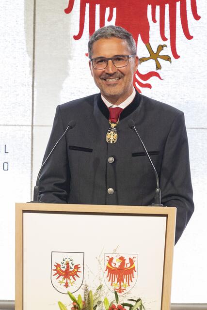 Südtirols LH Kompatscher: Die Geehrten haben sich in verschiedensten Bereichen der Gesellschaft eingesetzt. Gemeinsam ist ihnen ihr Sinn für das Gemeinwohl.“ | Foto: © Land Tirol/Die Fotografen