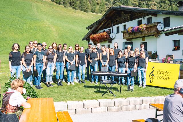 Der Chor "Happy Voices" war einer der 12 Chöre in Schmirn | Foto: Pernsteiner