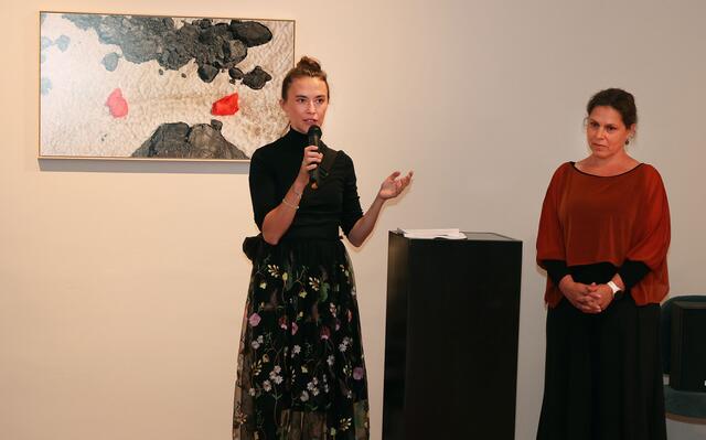 Kulturreferentin GR Theresa Schromm begrüßte die Besucher/-innen in der Villa Schindler. | Foto: MG Telfs/Hackl