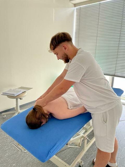 Tobias Veit befindet sich im dritten Lehrjahr als Masseur beim Physikotherapeutischen Institut in Leibnitz. | Foto: Gady