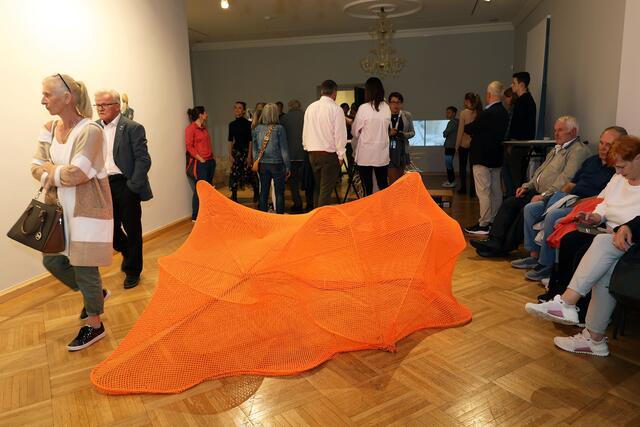 Die gezeigten Objekte und Installationen faszinierten die Besucher/-innen. | Foto: MG Telfs/Hackl