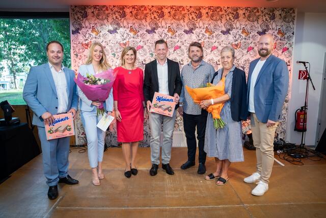 Daniel Resch, Juliane Ahrer, Alexandra Radl-Hanzal, Marcus Schober, Bruno Woeran, Sigrid Oblak, Thomas Lebinger (v.l.n.r.) beim 60-jährigen Jubiläum von Viennabase. | Foto: David-Bohmann