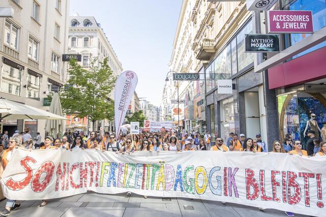 Am 20. September ruft der Betriebsrat von BiM zu einer öffentlichen Betriebsversammlung im Wiener Sigmund-Freud-Park (Votivpark) auf. Bildung im Mittelpunkt (BiM) gestalten mit rund 2.500 Freizeitpädagoginnen und Pädagogen an mehr als 140 öffentlichen Volksschulen in Wien die Freizeit | Foto: TOBIAS STEINMAURER / APA / picturedesk.com