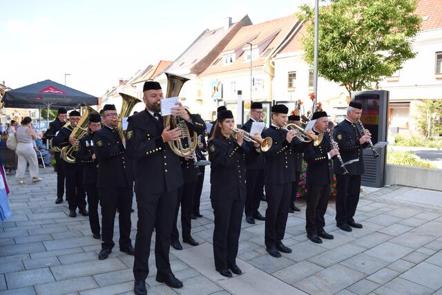 Die Werkskapelle voestalpine Tubulars Kindberg sorgte für musikalische Unterhaltung. | Foto: Selina Duran