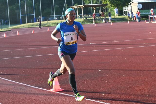 Leyla Reshed auf dem Weg zu Staatsmeisterschaft-Silber über 10.000 Meter. | Foto: friba