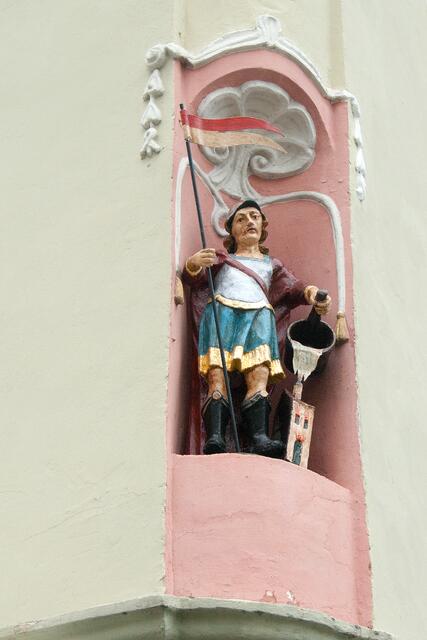 Bild 11 (# 8254): an der Ecke des Gasthofs Prunner vom Stadtplatz zur Kirchgasse schmückt der hl. Stefan die Fassade.  | Foto: © by Ing. Günter Kramarcsik