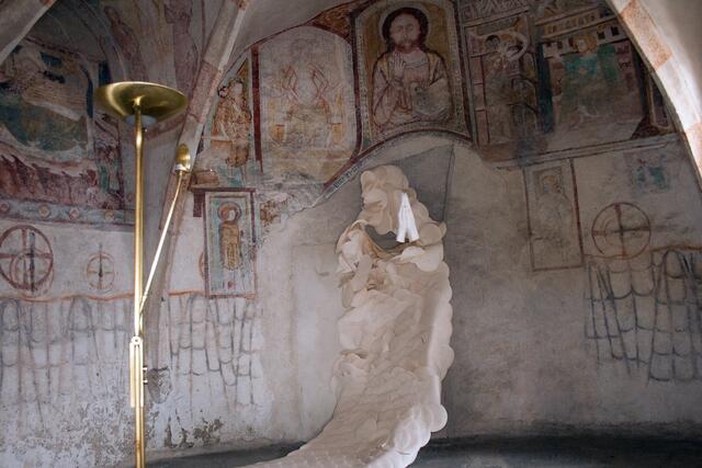 Bild 24 (# 8274): im OG befindet sich die siebeneckige Michaelskapelle, welche von einem gotischen Sterngratgewölbe abgedeckt ist. Auffallend sind die Fresken aus dem 14. Jh.  | Foto: © by Ing. Günter Kramarcsik