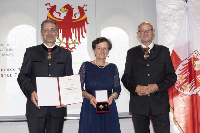 Maria Steibl aus Oberperfuss wurde für ihre Verdienste um den Tiroler Arbeitsmarkt geehrt.  | Foto: © Land Tirol/Die Fotografen