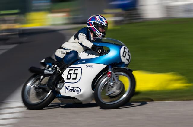 Klasse 4, Zach Karl auf seiner Norton Domiracer mit 748 ccm von 1961 | Foto: Alois Huemer