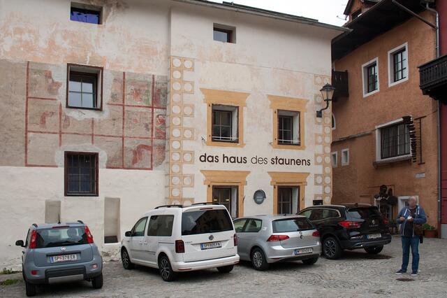 Bild 05 (# 8242): das ehemalige “St. Antonius Spital” aus dem 12. Jahrhundert, eines der ältesten Gebäude der Künstlerstadt Gmünd in Kärnten, wurde seit dem Mittelalter vielfältig genutzt - als Spital, Geburtenstation, Schulexpositur und Altenwohnheim. 2005-2006 folgte die Umgestaltung des leerstehenden Gebäudes zum ”Pankratium Gmünd - das Hhaus des Staunens”. Umfassende Renovierungen hatten vor allem das Ziel der Wiederherstellung der ursprünglichen Bausubstanz. | Foto: © by Ing. Günter Kramarcsik