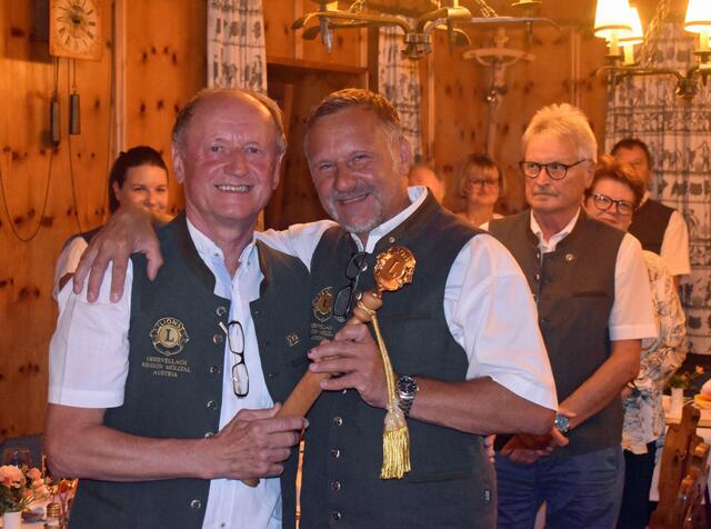 Past Präsident Max Lesnik übergab das Zepter an Huby Mayer (links) | Foto: Privat