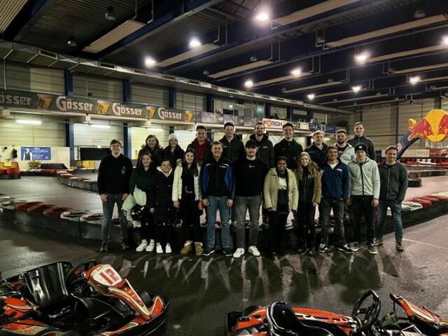 Die Mitglieder der Ortsgruppen im Bezirk Flachgau rasten beim Go-Kart fahren um die Wette. | Foto: Florian Huber, Landjugend Flachgau