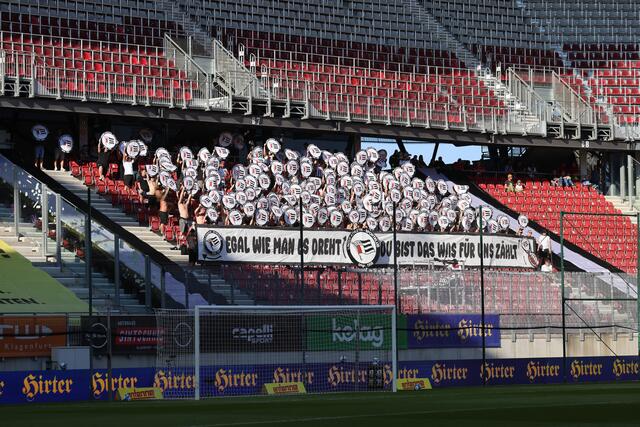 Kein Weg zu weit: Die Fans des LASK spulen aktuell tausende Kilometer herunter. | Foto: Reischl