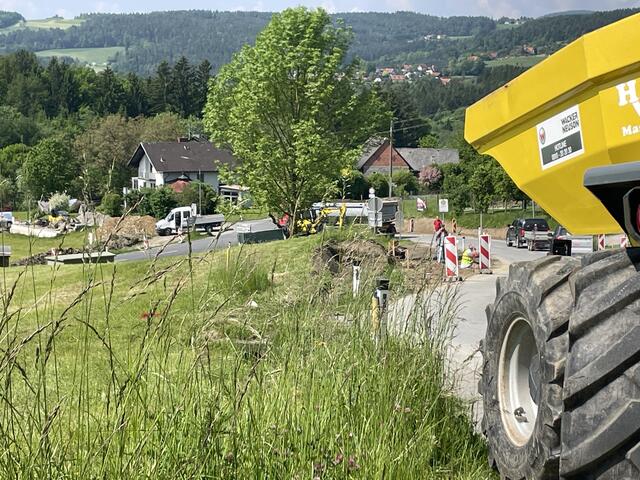 Die Bauarbeiten an der L 358 sind seit Mai voll im Gange. Nun kommt die Totalsperre für Asphaltierarbeiten am 21. September. | Foto: Doris Schlager