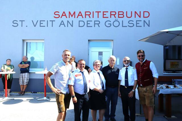 (v.l.n) Gerhard Jun, Helmut Koberwein, Claudia Veith, Alois Birkner, Werner Füzer, Christian Fischer bei der offiziellen Festansprache.  | Foto: Trescher Alexander