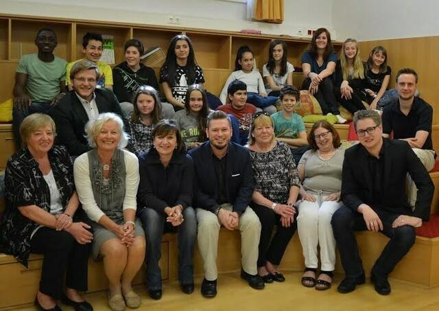 Seit 10 Jahren gibt es die Lesepatenschaft an Innsbrucker Schulen bereits. | Foto: Verein Junge Stadt