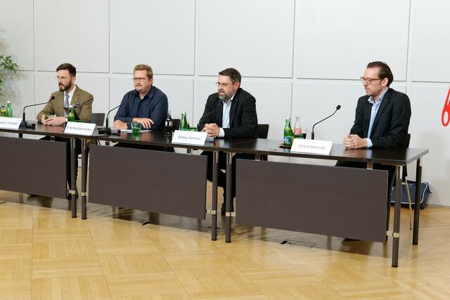 Die Ereignisse in der Ärztekammer für Wien überschlagen sich. Während das gesamte Präsidium den Rücktritt von Präsident Steinhart fordert und ihm die wissentliche Missachtung der Geschäftsordnung vorwirft, sieht dieser keinen Anlass für einen Rückzug.  | Foto: Max Spitzauer/RMW