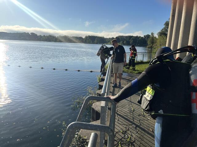 Nach zwei Minuten Suche hatten die Feuerwehrtaucher die abgängige Person lokalisiert. | Foto: FF Luftenberg