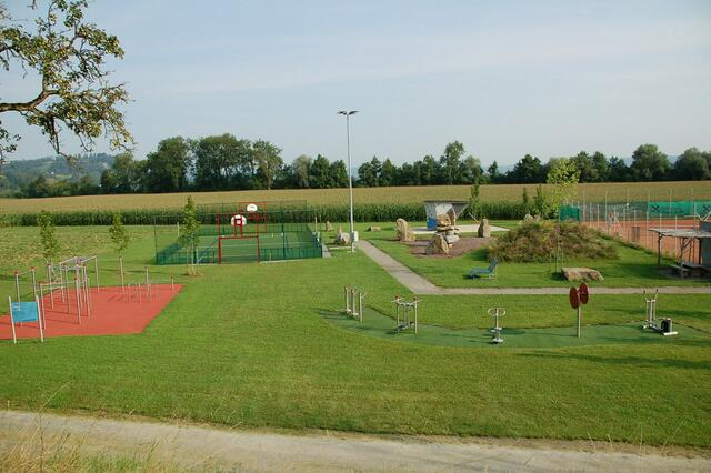 Sportlich verausgaben mit Freunden treffen können sich Jugendliche auf der Trendsportanlage in Hinzenbach. | Foto: Gemeinde Hinzenbach