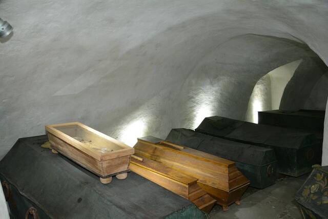 Es könnten sich noch weitere Särge der Starhemberger in Hellmonsödt befinden. Das Gewölbe ist allerdings nicht mehr zugänglich. | Foto: Johann Mülleder