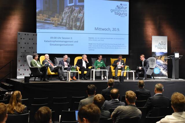 Die Stadt Kufstein sprach bei der Naturgefahrentagung 2023 am Mittwochvormittag im Kultur Quartier über Katastrophenmanagement und Co.  | Foto: Barbara Fluckinger