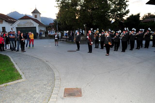 Die Musikkapelle Birgitz war für ihren sportlichen Kameraden aufmarschiert. | Foto: Hassl