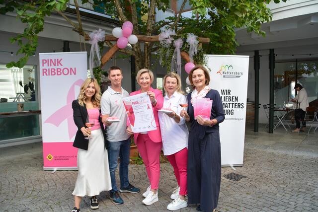 Sabrina Steiner (künstlerische Leitung Bauermühle Mattersburg), Michael Harrer, Bürgermeisterin Claudia Schlager, Elke Hodosi und Andrea Konrath (Geschäftsführerin Krebshilfe Burgenland) präsentierten die Programmpunkte des Events | Foto: Jennifer Flechl