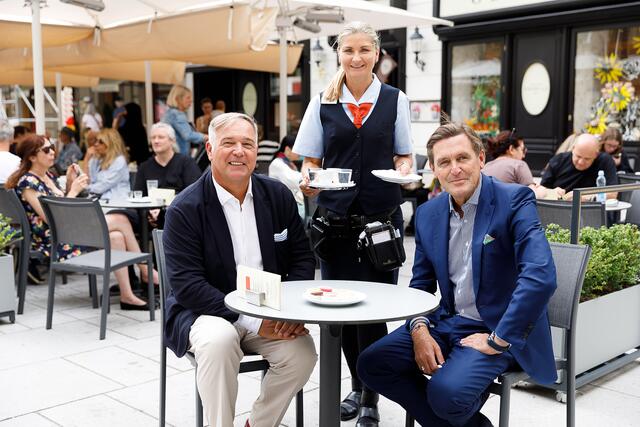 WK-Wien-Präsident Walter Ruck (l.) und der zuständige Wirtschaftsstadtrat Peter Hanke (SPÖ) überraschten die Bezirkschef mit der neuen Regelung. | Foto: WKW/Florian Wieser