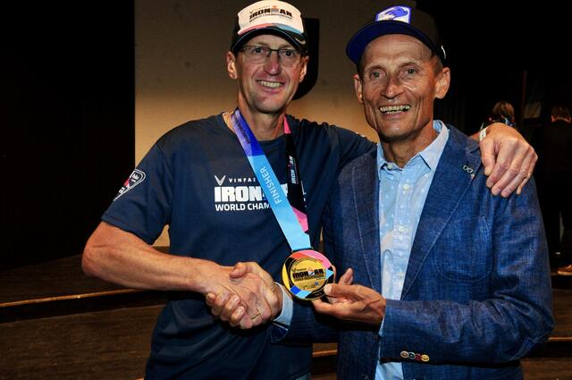 Zwei Männer, die genau wissen, wie Triathlon geht: Vizeweltmeister Georg Schweighofer mit Freund und Trainingspartner Markus Jochum. | Foto: Hassl