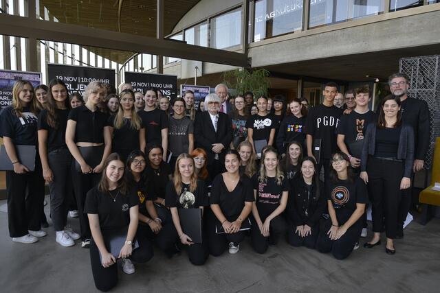 Am 19. November schreibt Karl Jenkins mit "One World" eine neue Dimension von Musik- und Übertragungsgeschichte. | Foto: Dagmar Titsch