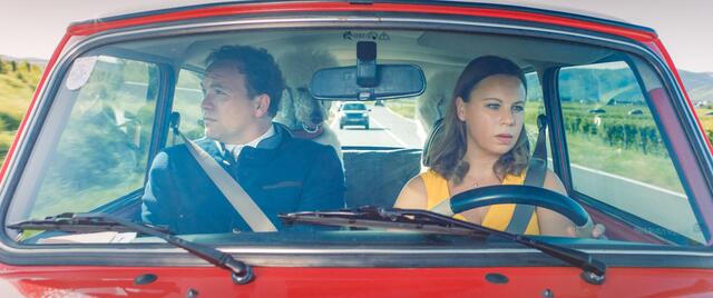 Oddělené cesty: ve filmu "Řecko" Thomas Stipsits a Katharina Straßer jsou stále v titulcích: před pár týdny oznámili, že končí manželství. | Foto: e&a film