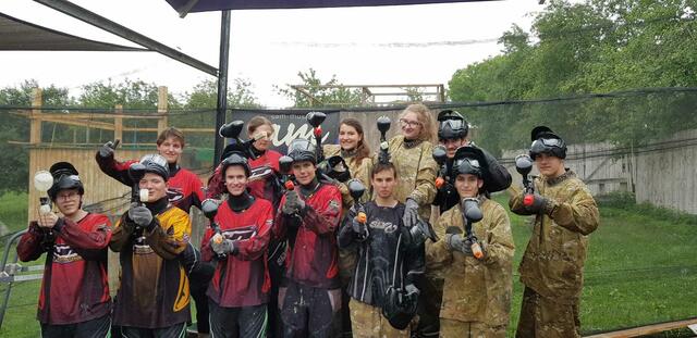Mit einer Einverständniserklärung kann bereits ab dem Alter von zehn Jahren in Eferding Paintball gespielt werden. | Foto: Paintball Eferding