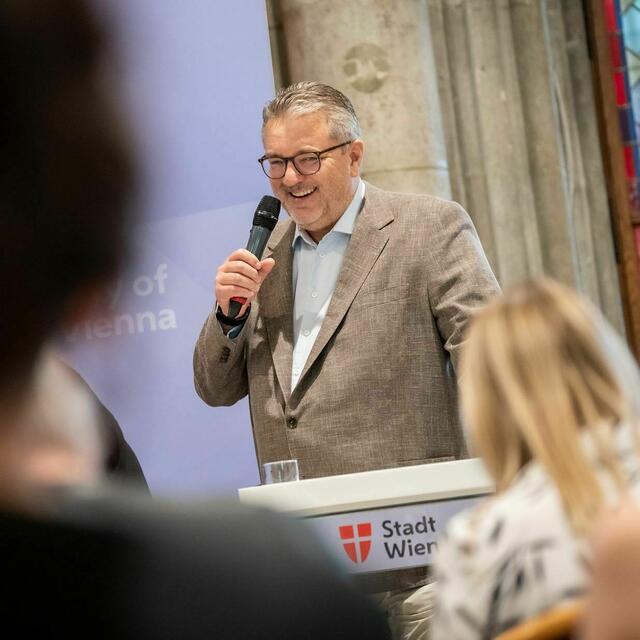 "Darmkrebs ist bei Männern wie Frauen die dritthäufigste Krebserkrankung in Österreich", so Stadtrat Hacker in einem Instagram-Post. | Foto: David Bohmann