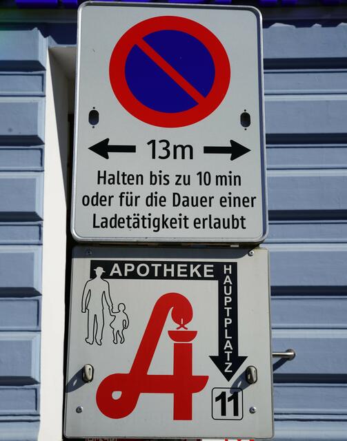 Für die Apotheke stehen Extra-Parkplätze zur Verfügung. | Foto: Evi Leutgeb