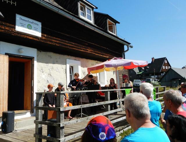 Musikalische Unterhaltung durch die Young Klezmerband. | Foto: Alpenverein Edelweiss