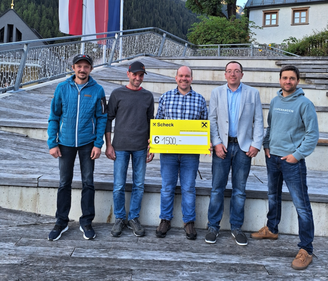 die Verantwortlichen des Viehzuchtverein Ischgl mit Stefan Walser (Mitte). | Foto: Mario Zangerl
