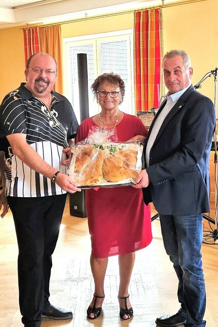 Links: Leo Teufl, Resi Wieser, VizeBgm. Christian Marschalek. | Foto: Leopold Teufl