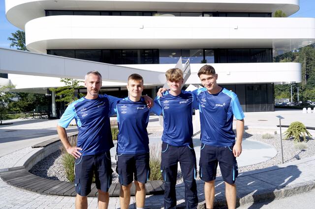 v. l. n. r. Christian Riedl mit drei seiner Lehrlinge: Lukas, Robin und Oliver