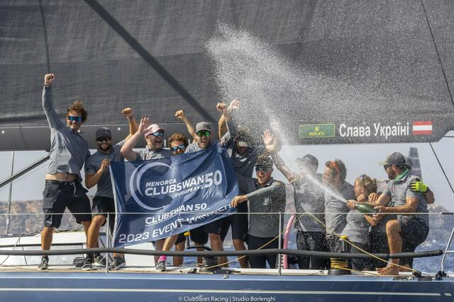 Seglerisches Können, viel Training und Teamarbeit legten die Basis für den Titel-Gewinn. | Foto: clubswanracing/Studio Borlenghi