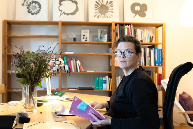 Scrima Zeichen-Serie "Loopy Loonies" thematisiert im Kontext der politischen Geschehnisse in den USA die verloren gegangene Fähigkeit, zwischen Realität und Fiktion zu unterscheiden. | Foto: Jorij Konstantinov