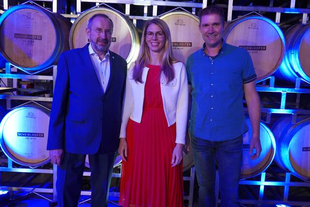 Dr. Michael Lunzer, Präsident der Notariatskammer für Wien, Niederösterreich und Burgenland, im Gespräch Notarin Mag. Katharina Gravogl und Erich Scheiblhofer | Foto: Andrea Glatzer